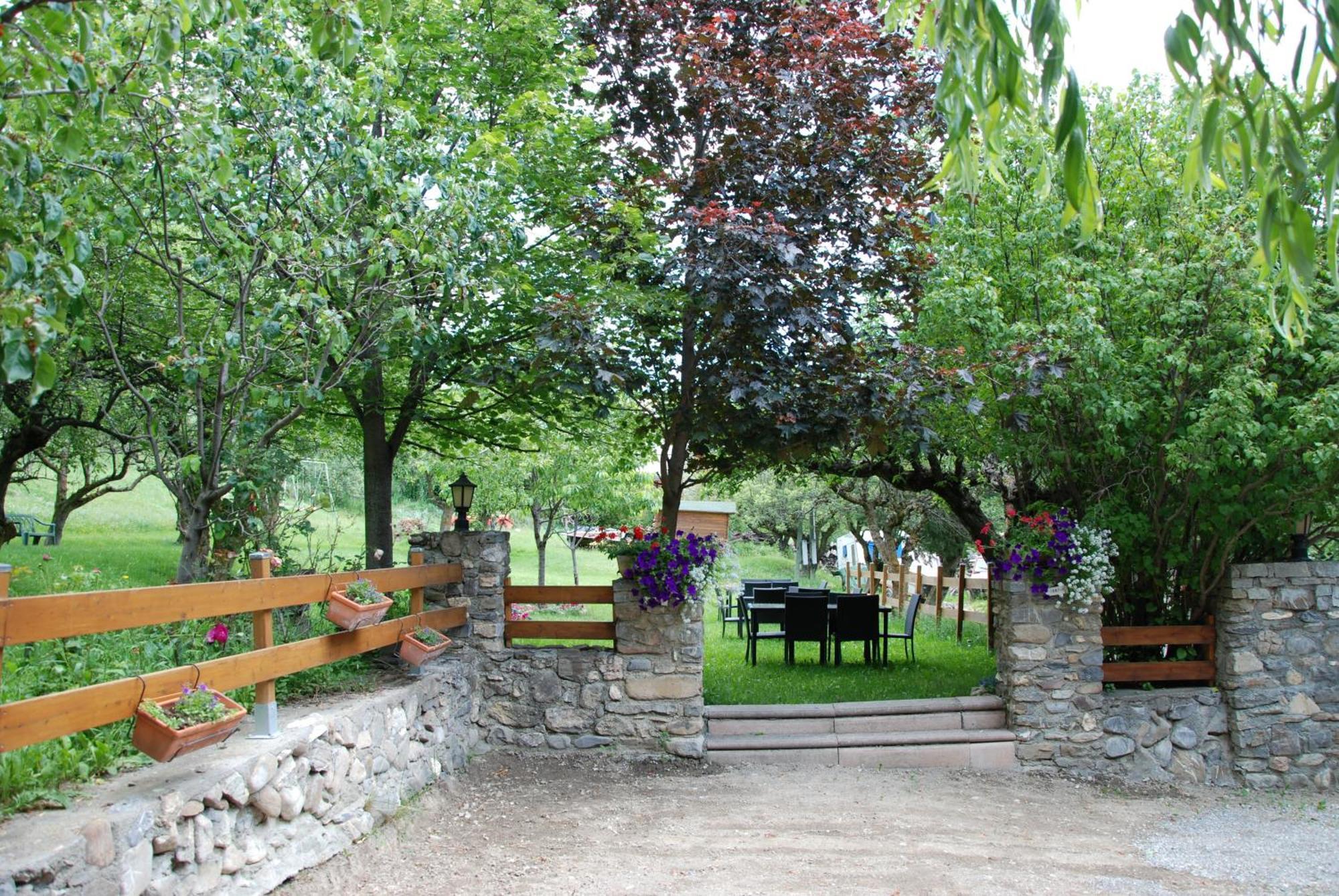 Hotel & Restaurant Le Chalvet Embrun Kültér fotó